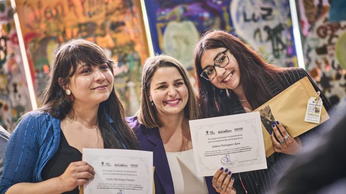 Ceremonia de certificación de la primera Escuela Municipal de Liderazgo Ambiental Comunitario en Valdivia