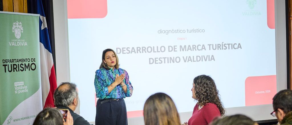 Participantes en el taller municipal para la creacion de la marca turistica de Valdivia