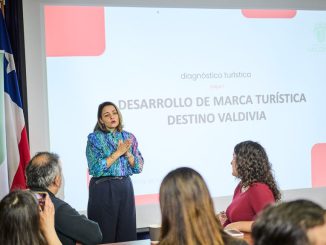 Participantes en el taller municipal para la creacion de la marca turistica de Valdivia
