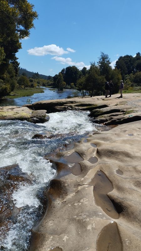 Vista panorámica de la zona afectada y el entorno natural en Curanilahue donde se implementará el plan piloto de mitigación de inundaciones.