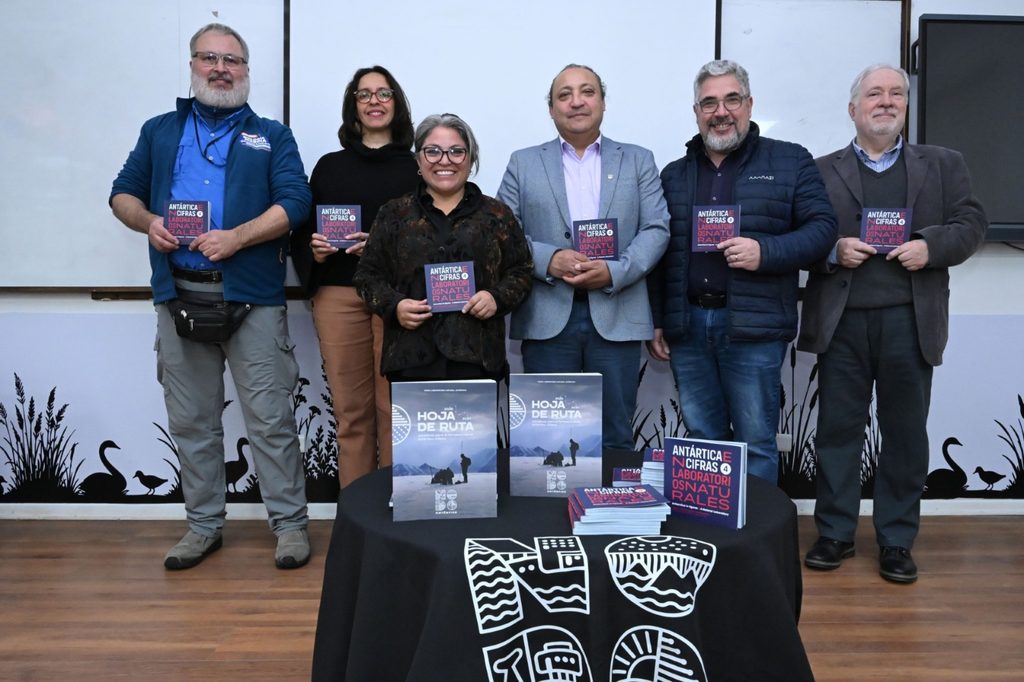 Presentacion del libro Antartica en Cifras Laboratorios Naturales en la Universidad Austral de Chile