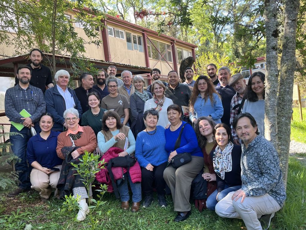 Propietarios y especialistas reunidos en el Primer Encuentro del Consejo de Propietarios del Programa Nothofagus en Valdivia