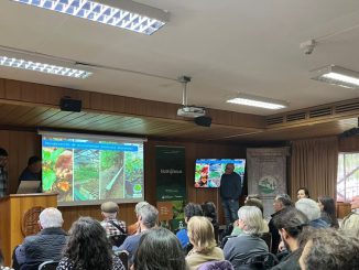 Propietarios y especialistas reunidos en el Primer Encuentro del Consejo de Propietarios del Programa Nothofagus en Valdivia