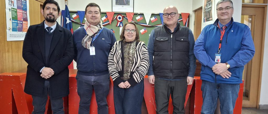 Reunion de trabajo entre el Servicio Nacional de Reinsercion Social Juvenil y el Minvu en la Region de Los Rios