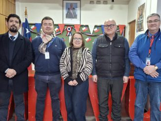 Reunion de trabajo entre el Servicio Nacional de Reinsercion Social Juvenil y el Minvu en la Region de Los Rios