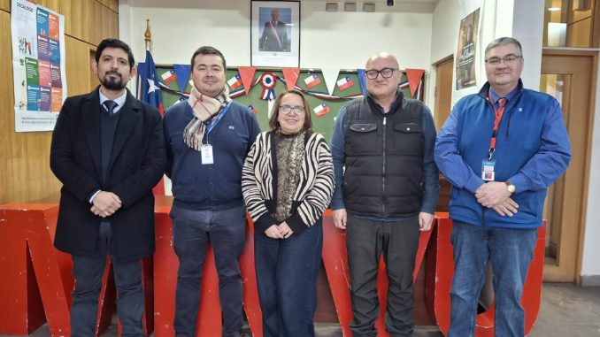 Reunion de trabajo entre el Servicio Nacional de Reinsercion Social Juvenil y el Minvu en la Region de Los Rios