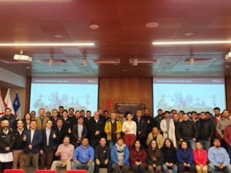 Participantes y estudiantes en el seminario de Saesa e INACAP sobre el sector eléctrico en Valdivia