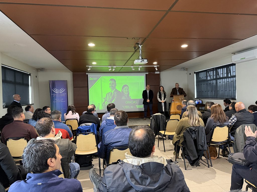 Representantes de empresas forestales participan en seminario sobre nuevas exigencias de trazabilidad en La Araucanía
