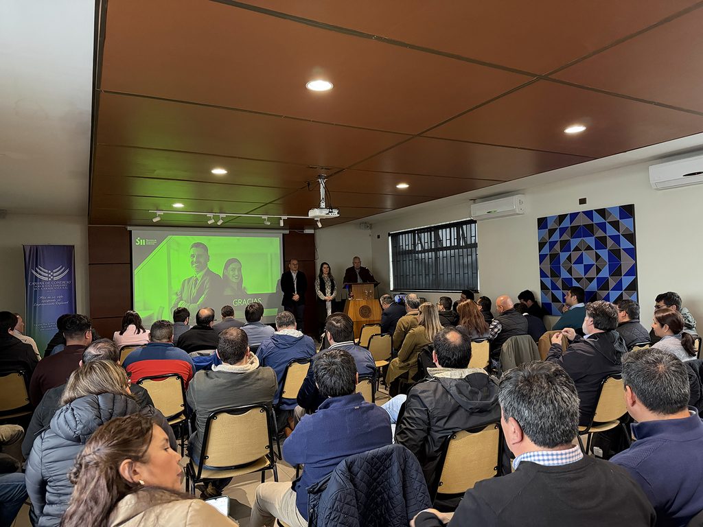 Representantes de empresas forestales participan en seminario sobre nuevas exigencias de trazabilidad en La Araucanía