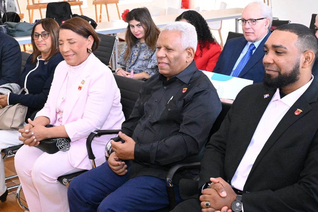 Firma del convenio de cooperación académica entre la Universidad Austral de Chile y la Universidad Católica del Cibao