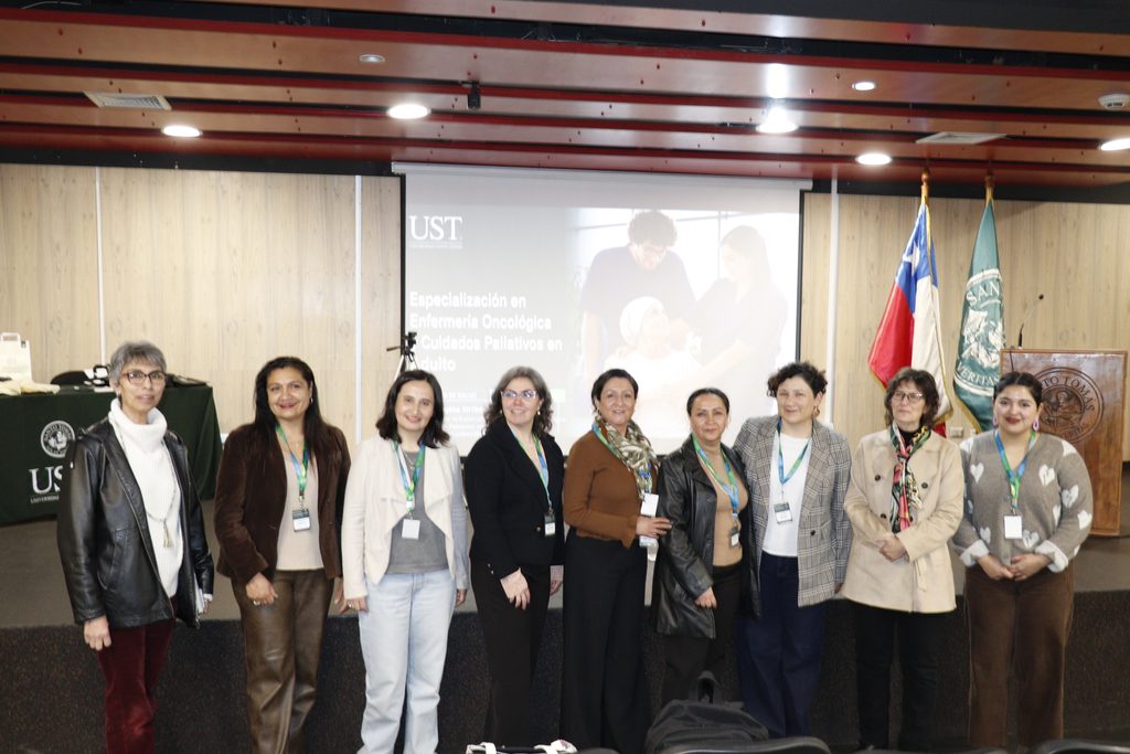 Especialistas participando en la jornada regional sobre el rol interprofesional en la atención del paciente oncológico organizada por la UST