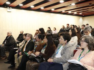 Especialistas participando en la jornada regional sobre el rol interprofesional en la atención del paciente oncológico organizada por la UST