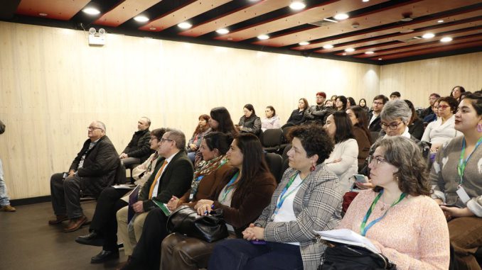 Especialistas participando en la jornada regional sobre el rol interprofesional en la atención del paciente oncológico organizada por la UST