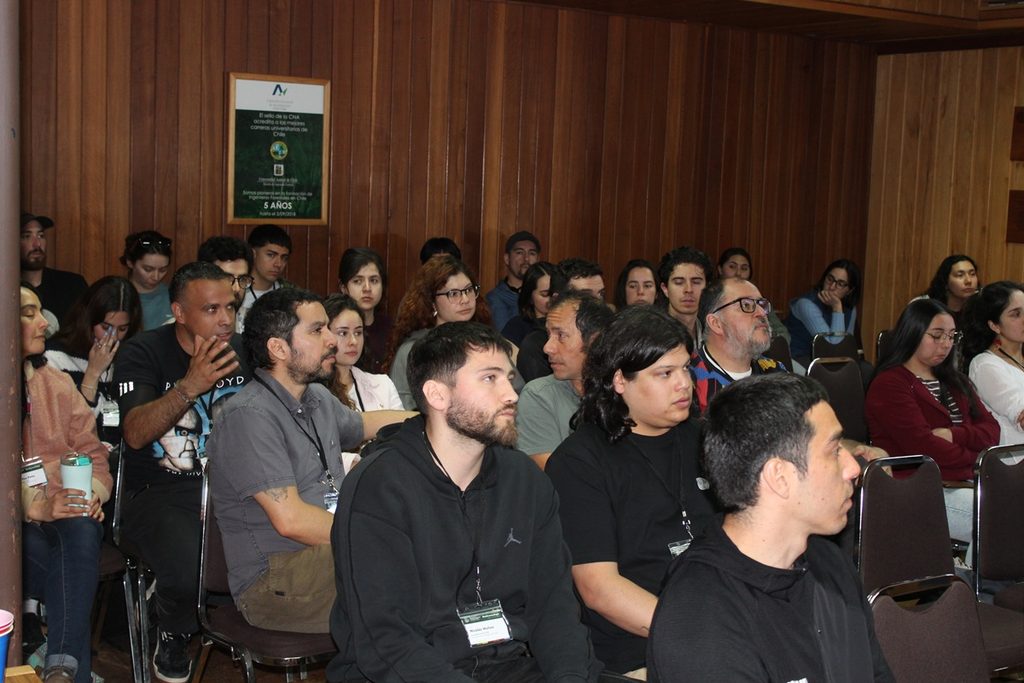 Investigadores reunidos en el Primer Simposio de Laboratorios de Dendrocronología en Valdivia