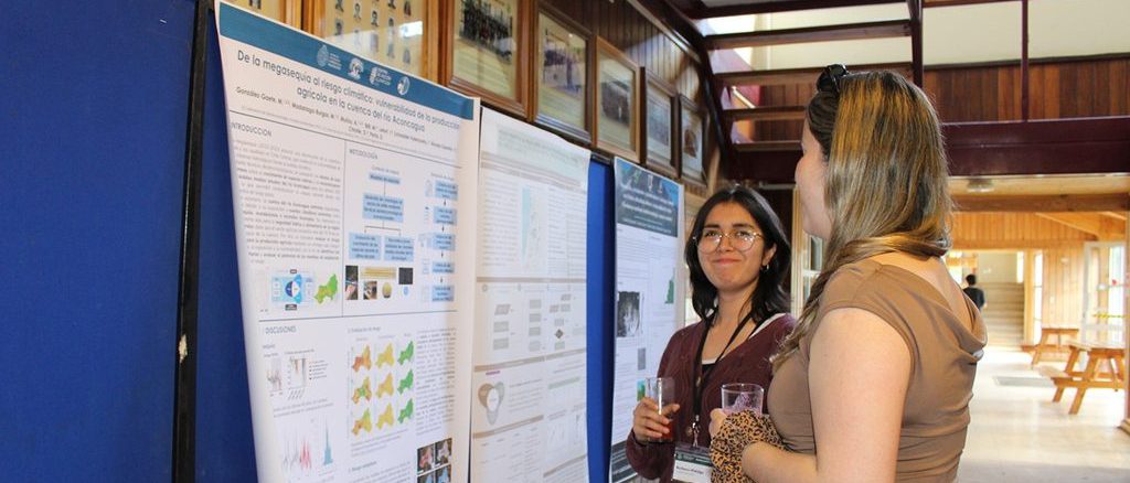 Investigadores reunidos en el Primer Simposio de Laboratorios de Dendrocronología en Valdivia