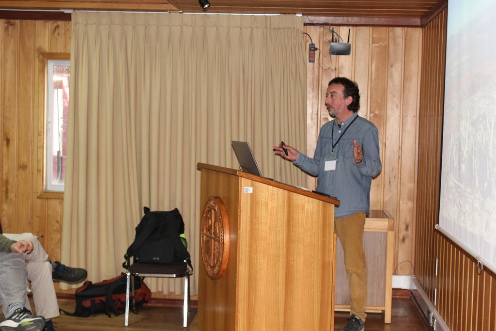 Investigadores reunidos en el Primer Simposio de Laboratorios de Dendrocronología en Valdivia