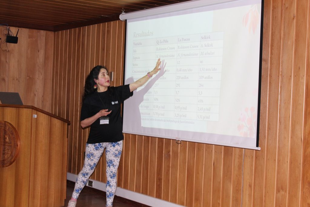 Investigadores reunidos en el Primer Simposio de Laboratorios de Dendrocronología en Valdivia