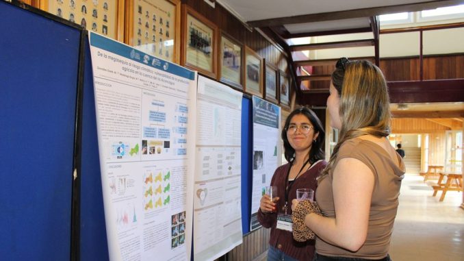 Investigadores reunidos en el Primer Simposio de Laboratorios de Dendrocronología en Valdivia