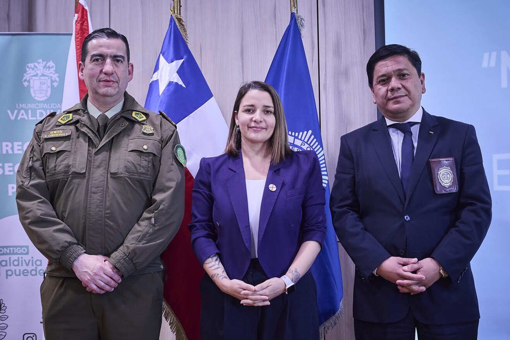 Asistentes al V Seminario de Seguridad Pública en Valdivia sobre la nueva ley municipal