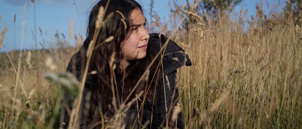 Cartel y proyección del documental chileno Vuelvo donde nunca estuve sobre la cultura Selk nam